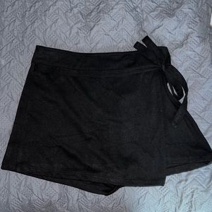 Black Skort